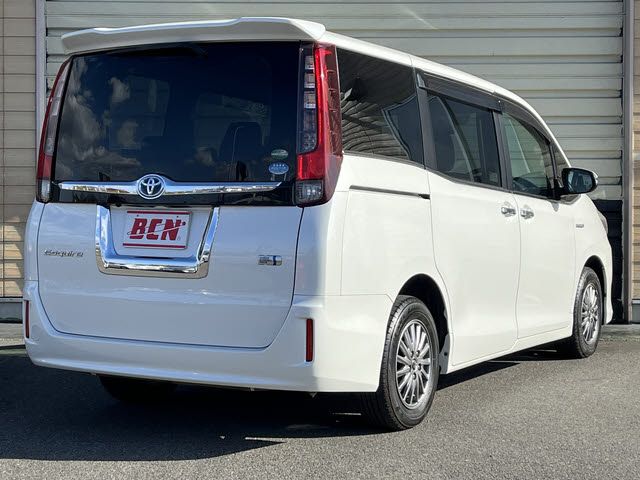 TOYOTA ESQUIRE HYBRID 2015