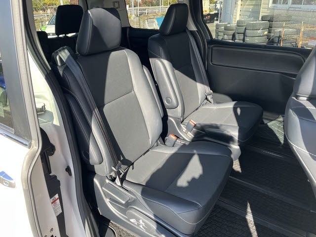 TOYOTA ESQUIRE HYBRID 2015