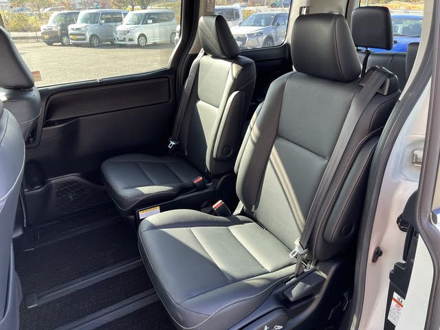 TOYOTA ESQUIRE HYBRID 2015