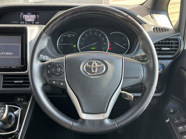 TOYOTA ESQUIRE HYBRID 2015