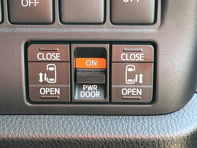 TOYOTA ESQUIRE HYBRID 2015