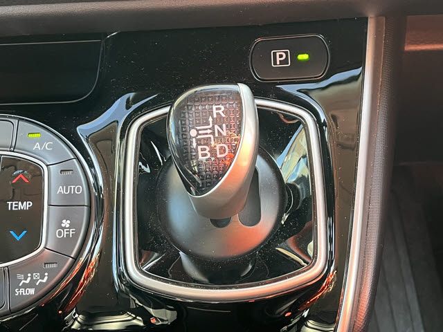 TOYOTA ESQUIRE HYBRID 2015