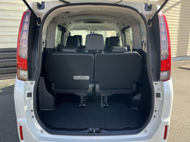 TOYOTA ESQUIRE HYBRID 2015