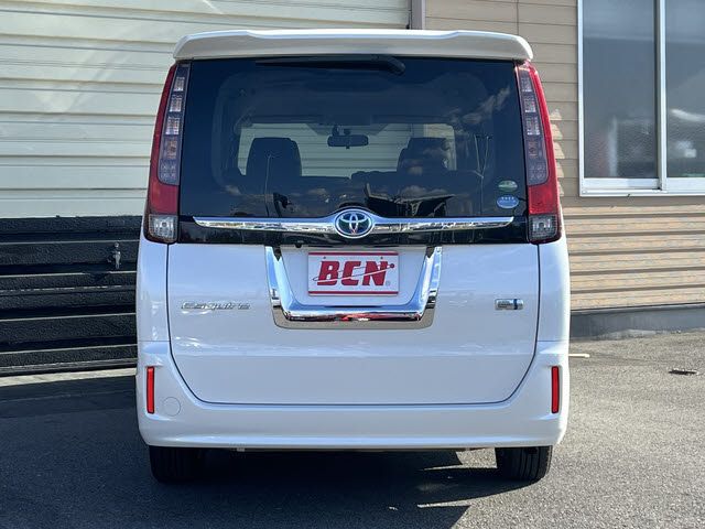 TOYOTA ESQUIRE HYBRID 2015