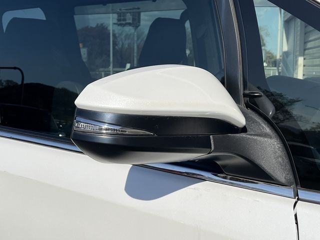 TOYOTA ESQUIRE HYBRID 2015