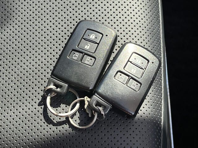 TOYOTA ESQUIRE HYBRID 2015