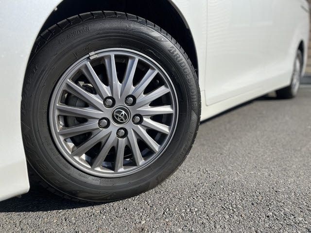 TOYOTA ESQUIRE HYBRID 2015