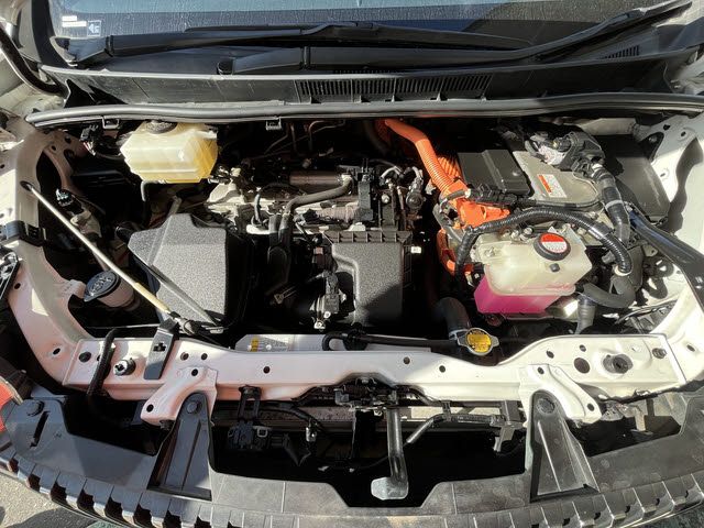 TOYOTA ESQUIRE HYBRID 2015