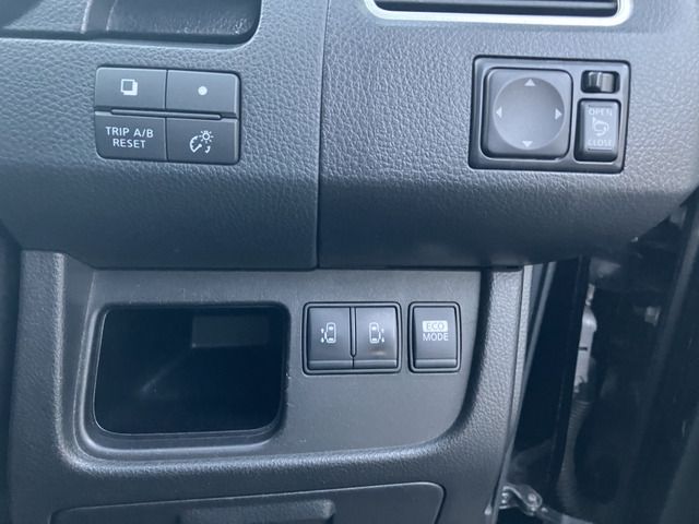 NISSAN SERENA  S-HYBRID 2013