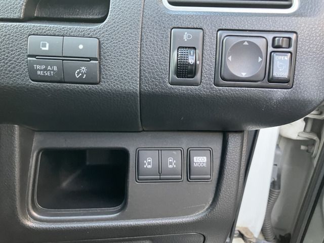 NISSAN SERENA  WG 2011