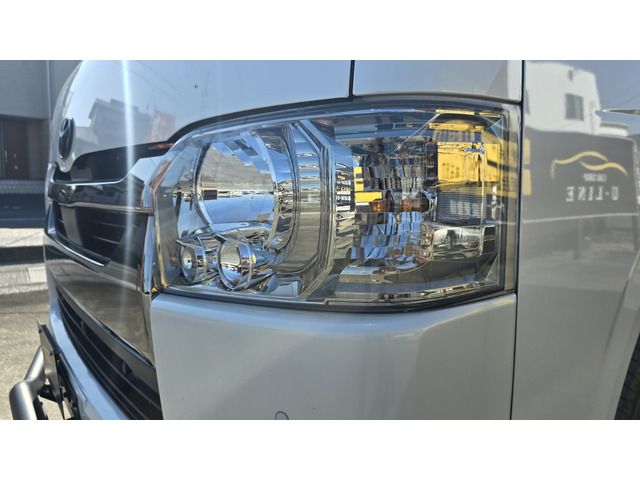 TOYOTA HIACE van 4WD 2023