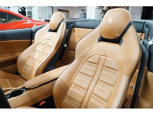 FERRARI FERRARI California T 2016