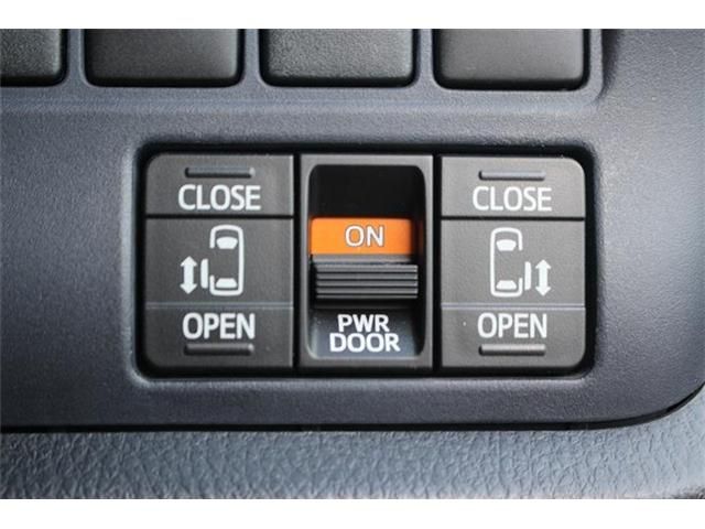 TOYOTA NOAH HYBRID 2014