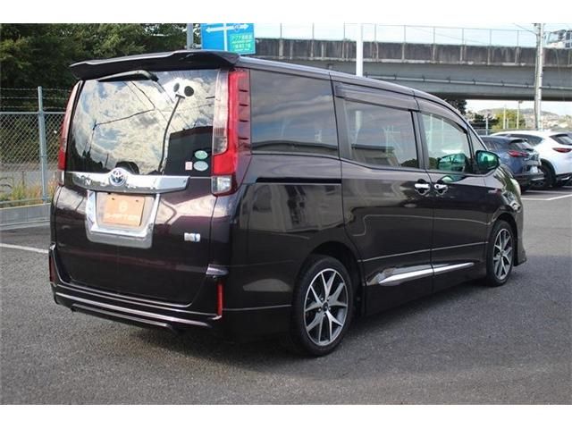 TOYOTA NOAH HYBRID 2014