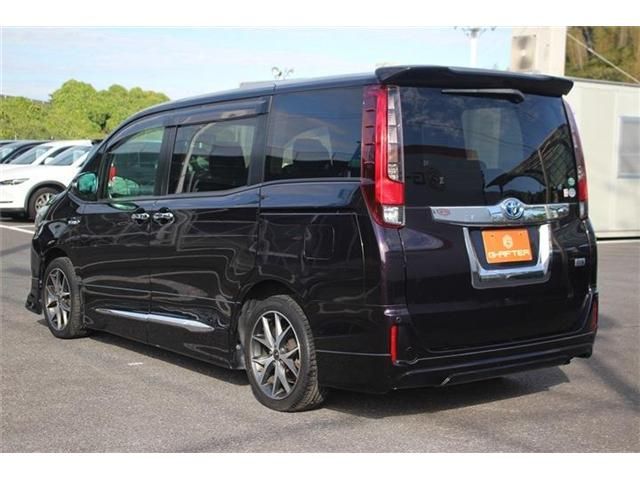 TOYOTA NOAH HYBRID 2014