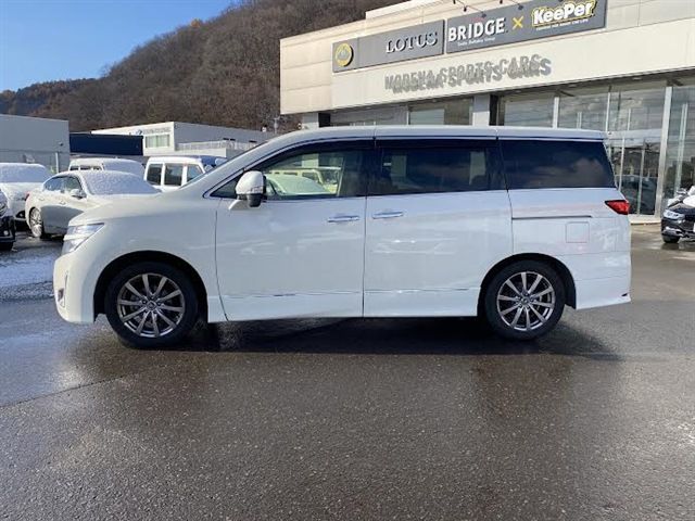 NISSAN ELGRAND  4WD 2013