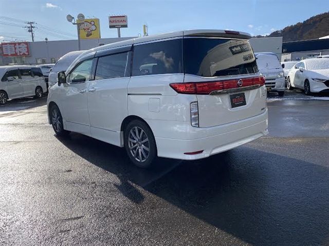 NISSAN ELGRAND  4WD 2013