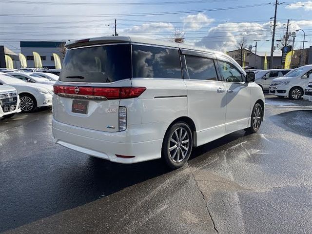 NISSAN ELGRAND  4WD 2013