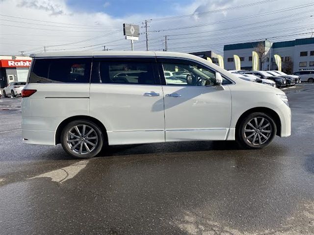 NISSAN ELGRAND  4WD 2013