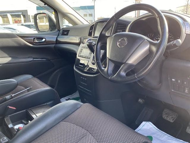 NISSAN ELGRAND  4WD 2013