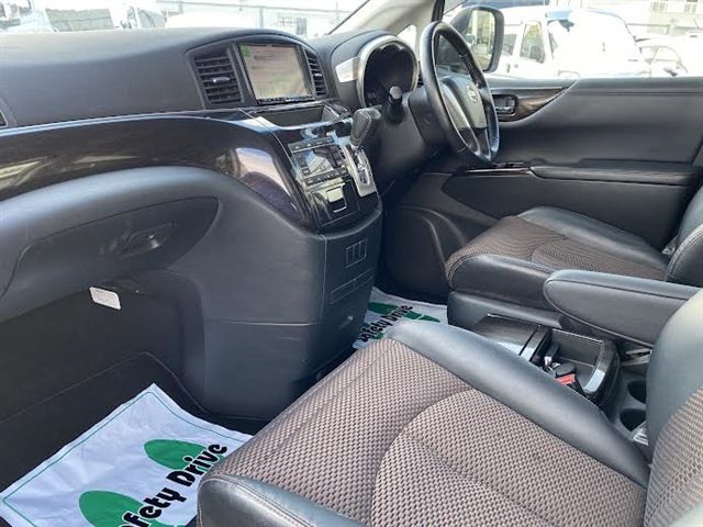 NISSAN ELGRAND  4WD 2013