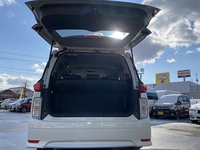 NISSAN ELGRAND  4WD 2013