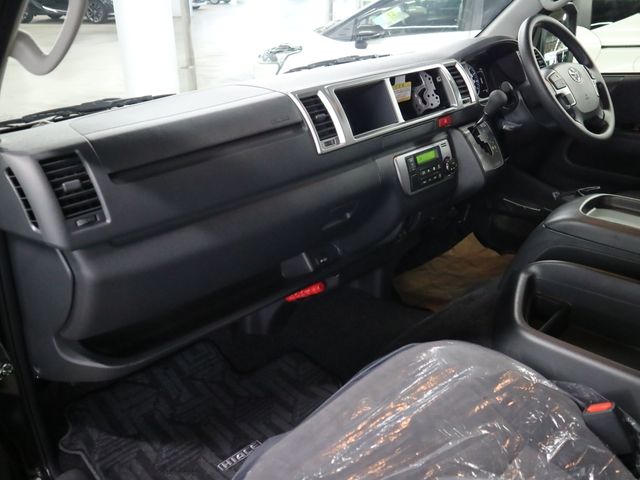 TOYOTA HIACE wagon 2025