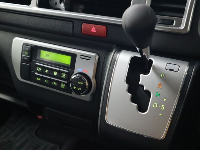 TOYOTA HIACE wagon 2025