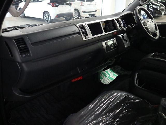 TOYOTA HIACE wagon 2025