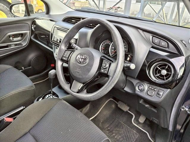 TOYOTA VITZ  4WD 2019