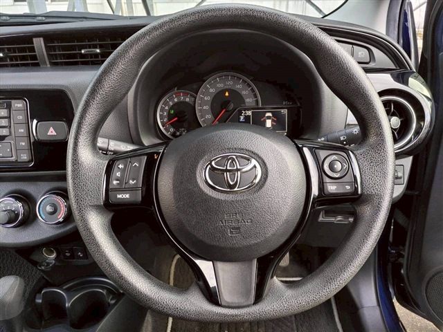 TOYOTA VITZ  4WD 2019