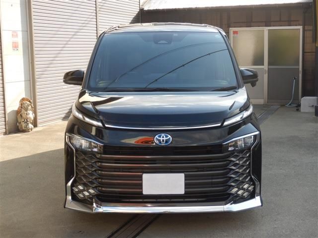 TOYOTA VOXY HYBRID 2022