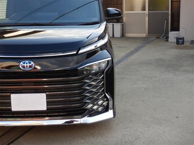 TOYOTA VOXY HYBRID 2022