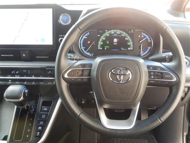 TOYOTA VOXY HYBRID 2022