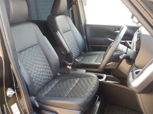 TOYOTA VOXY HYBRID 2022