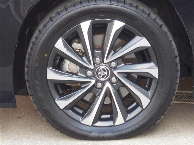 TOYOTA VOXY HYBRID 2022