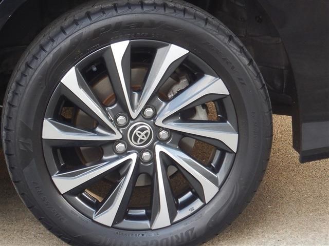 TOYOTA VOXY HYBRID 2022