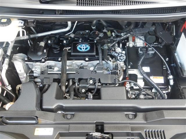 TOYOTA VOXY HYBRID 2022