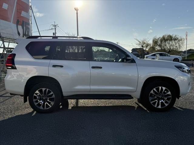 TOYOTA LANDCRUISER PRADO 2022