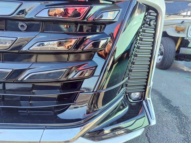 TOYOTA VELLFIRE 4WD 2025