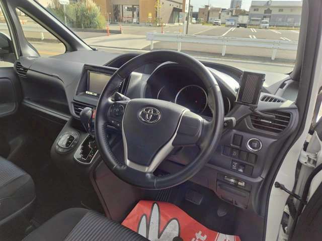 TOYOTA VOXY 2014