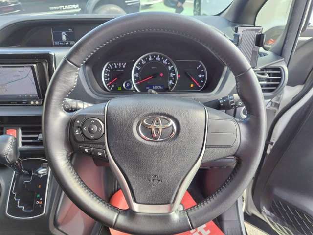 TOYOTA VOXY 2014