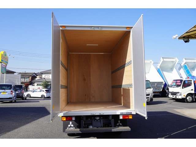 MITSUBISHI CANTER 2023