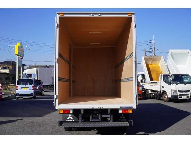 MITSUBISHI CANTER 2023