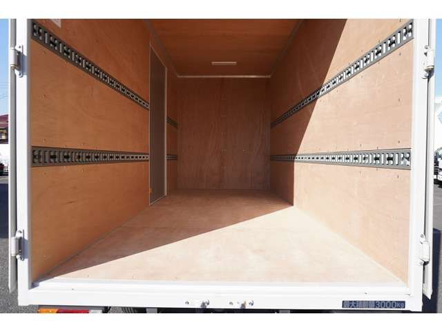 MITSUBISHI CANTER 2023