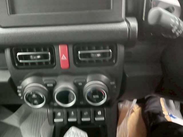 SUZUKI JIMNY NOMADE 2025