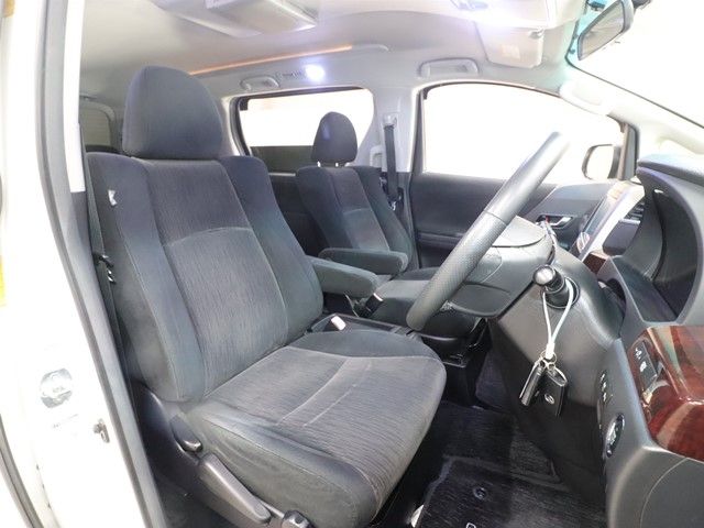 TOYOTA ALPHARD 2012