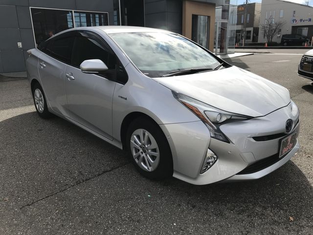 TOYOTA PRIUS 2018