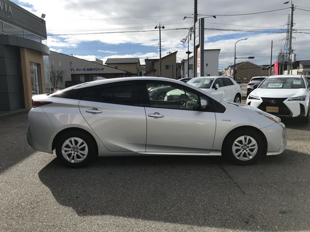 TOYOTA PRIUS 2018