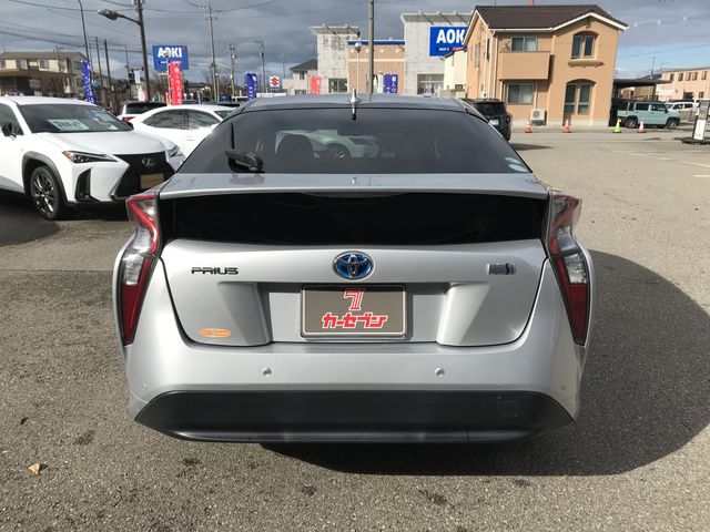TOYOTA PRIUS 2018